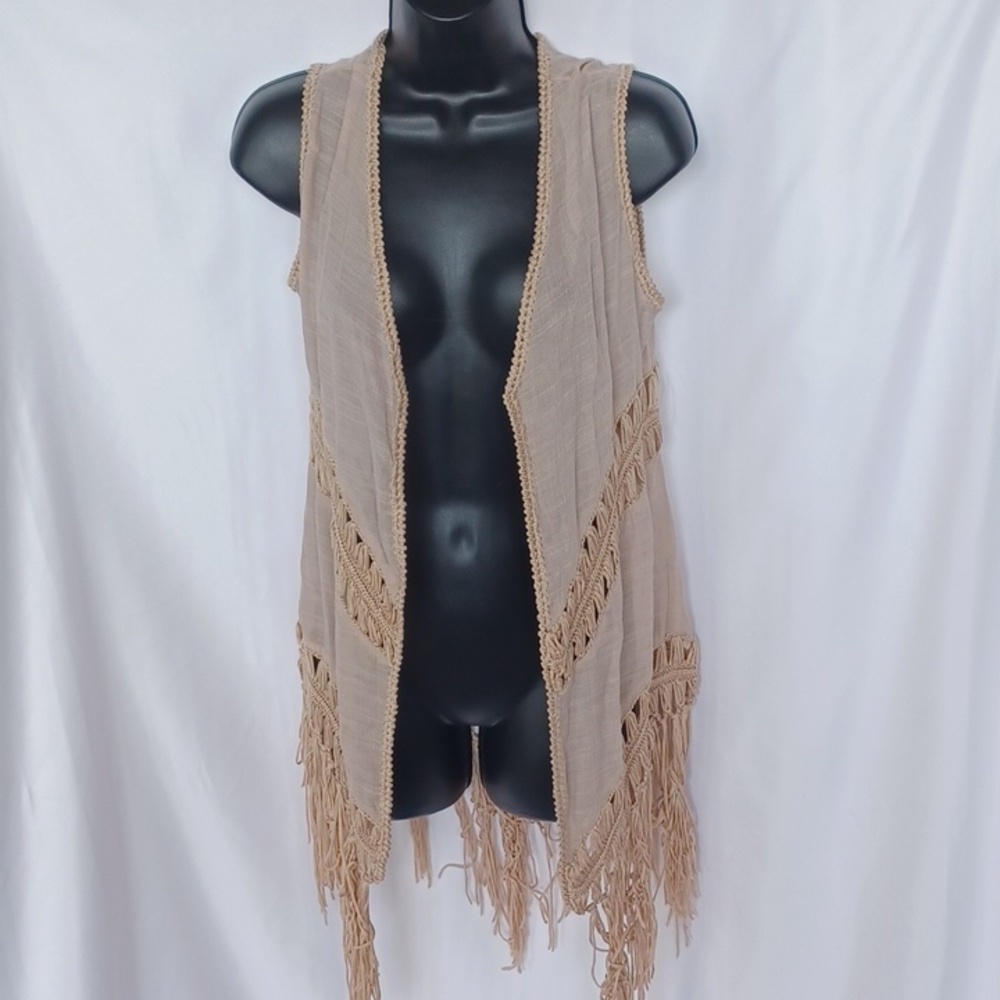 Curations Caravan tan fringed vest, Festival Vibes, Sz XS, 19" Ptp